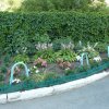 Клумба на центральной калитке